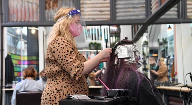 一周只上4天班？ 英国一家美发店为员工安排每周一天带薪假休闲区蓝鸢梦想 - Www.slyday.coM