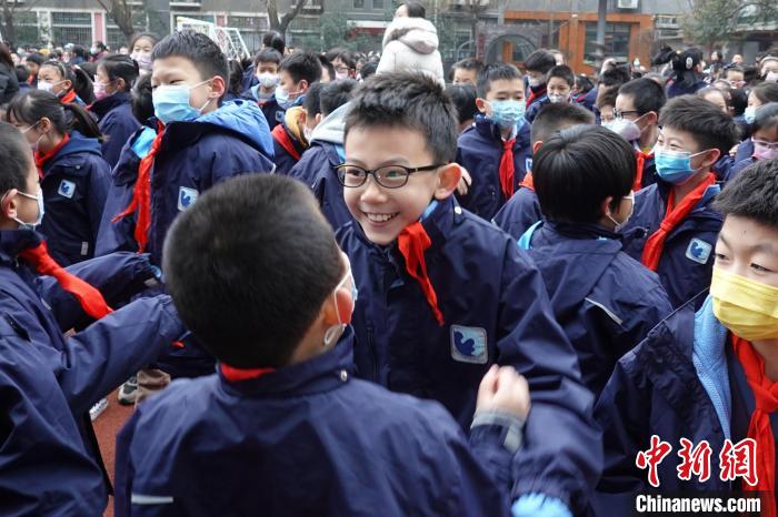 图为后宰门小学的孩子们在开学典礼上. 张远 摄