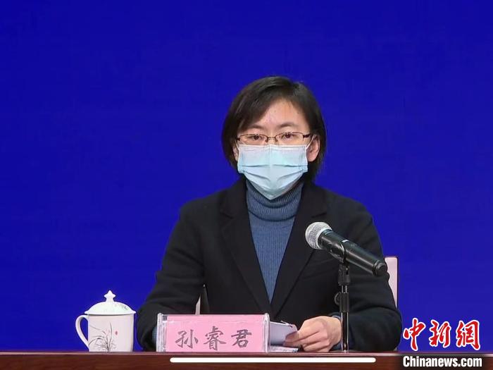 图为广西百色市人民政府常务副市长孙睿君在发布会上介绍情况.