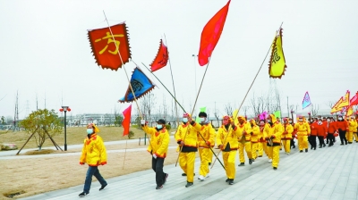长芦街道陆营社区,方氏族人举行"方巷人走北"活动.