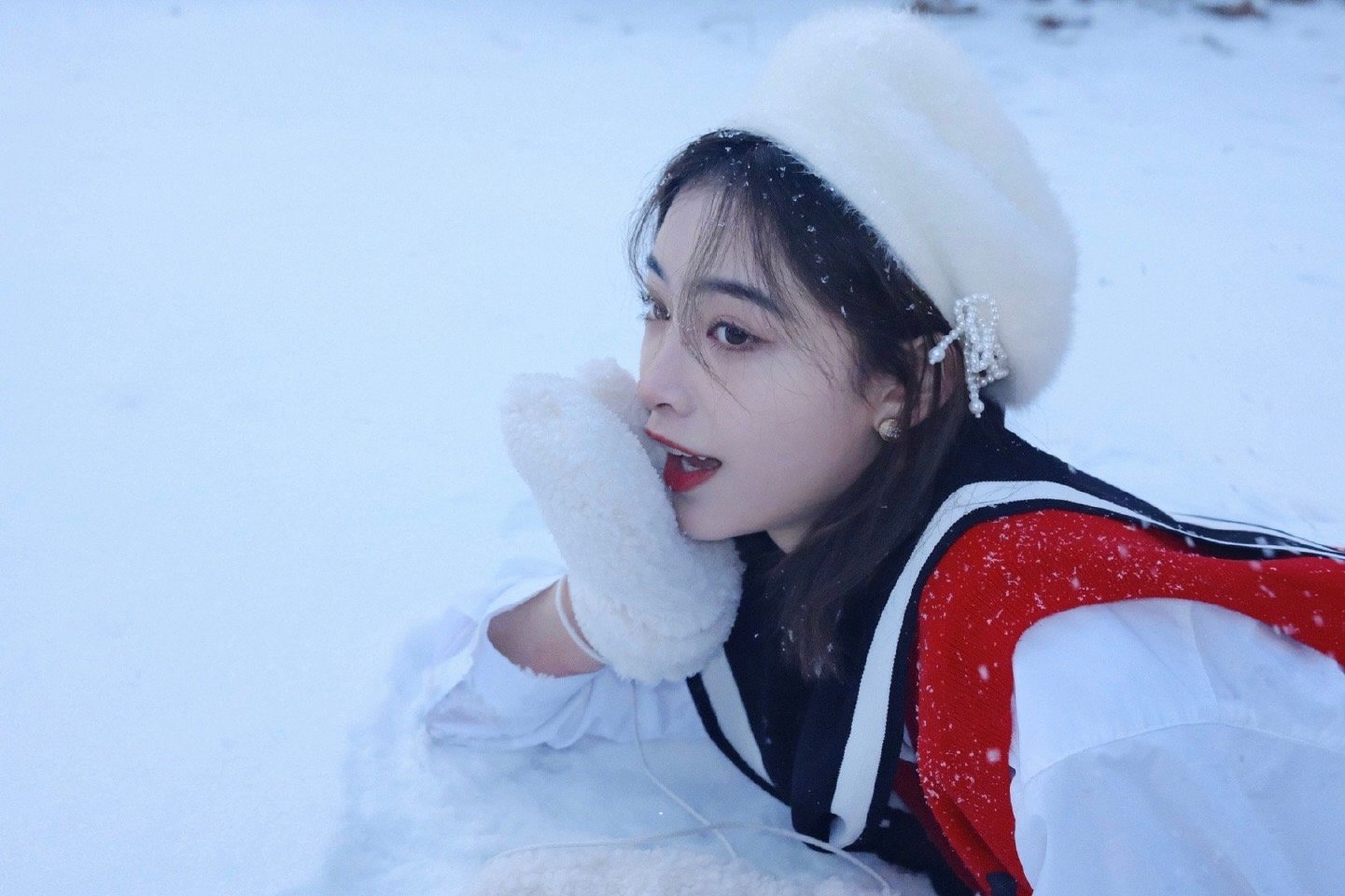 许佳琪雪景氛围感大片释出男友视角又乖又甜是冬日女友kiki啊