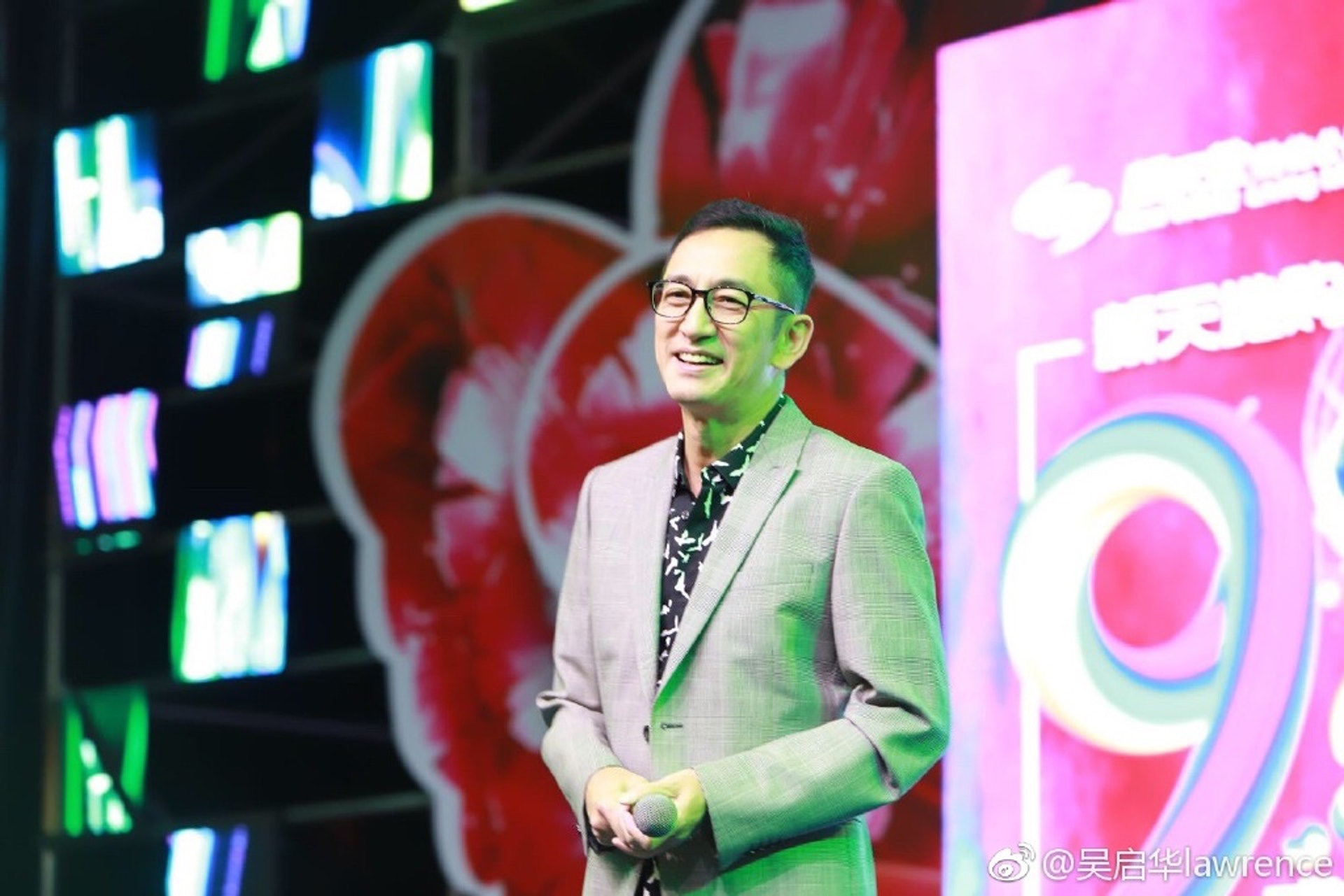 吴启华自曝已在深圳买房坦言在内地生活安心工作待遇高于tvb