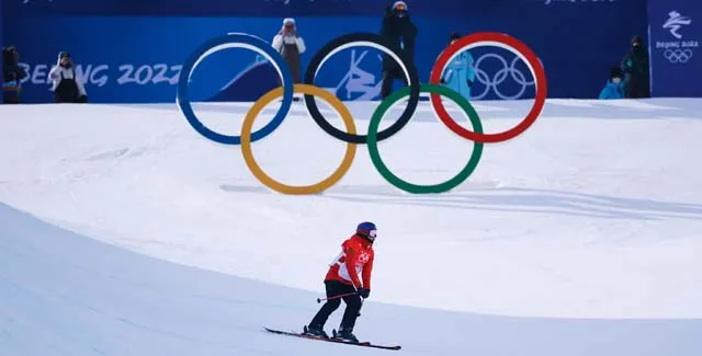 不仅情商高还懂事！谷爱凌晒与奶奶合影，金牌让给奶奶自己拿银牌休闲区蓝鸢梦想 - Www.slyday.coM