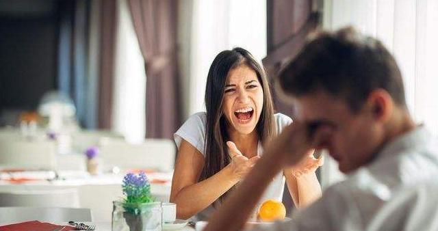 丈夫把工资交给母亲存放，得病住院后，他却慌了休闲区蓝鸢梦想 - Www.slyday.coM