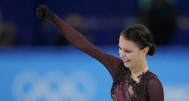 恭喜，金牌！谢尔巴科娃高举金墩墩！千金使出杀手锏：2个4F成功休闲区蓝鸢梦想 - Www.slyday.coM