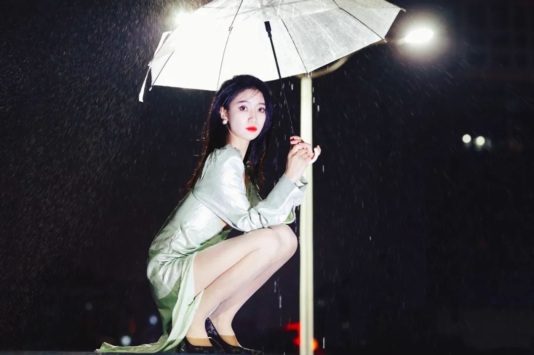 颜值身材不输一线明星还有逆天长腿舒思瑶不愧是最美裁判