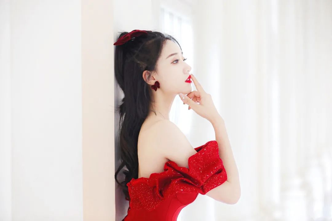 颜值身材不输一线明星还有逆天长腿舒思瑶不愧是最美裁判