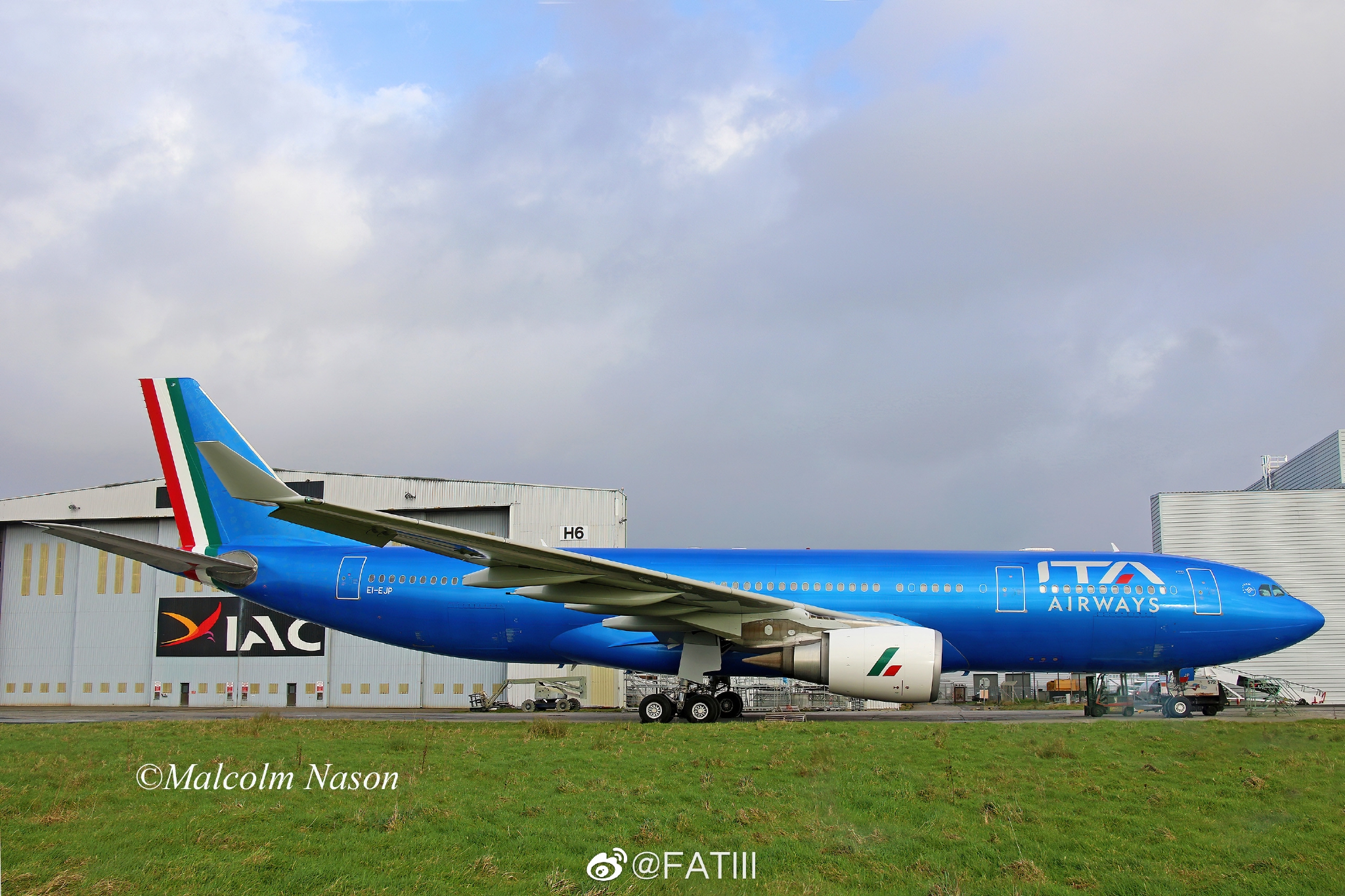 首架换装新意航ita airways「萨瓦蓝」涂装的宽体机亮相