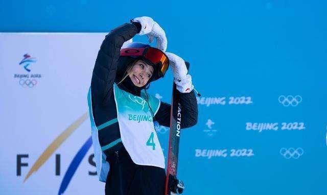 谷爱凌赛后找妈妈，打了10个电话没有接，要试着自己长大休闲区蓝鸢梦想 - Www.slyday.coM