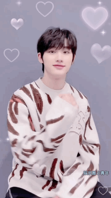 丁程鑫渐暖手势舞,弟弟比心好甜呀,对甜豆没有任何抵抗力|丁程鑫_新浪