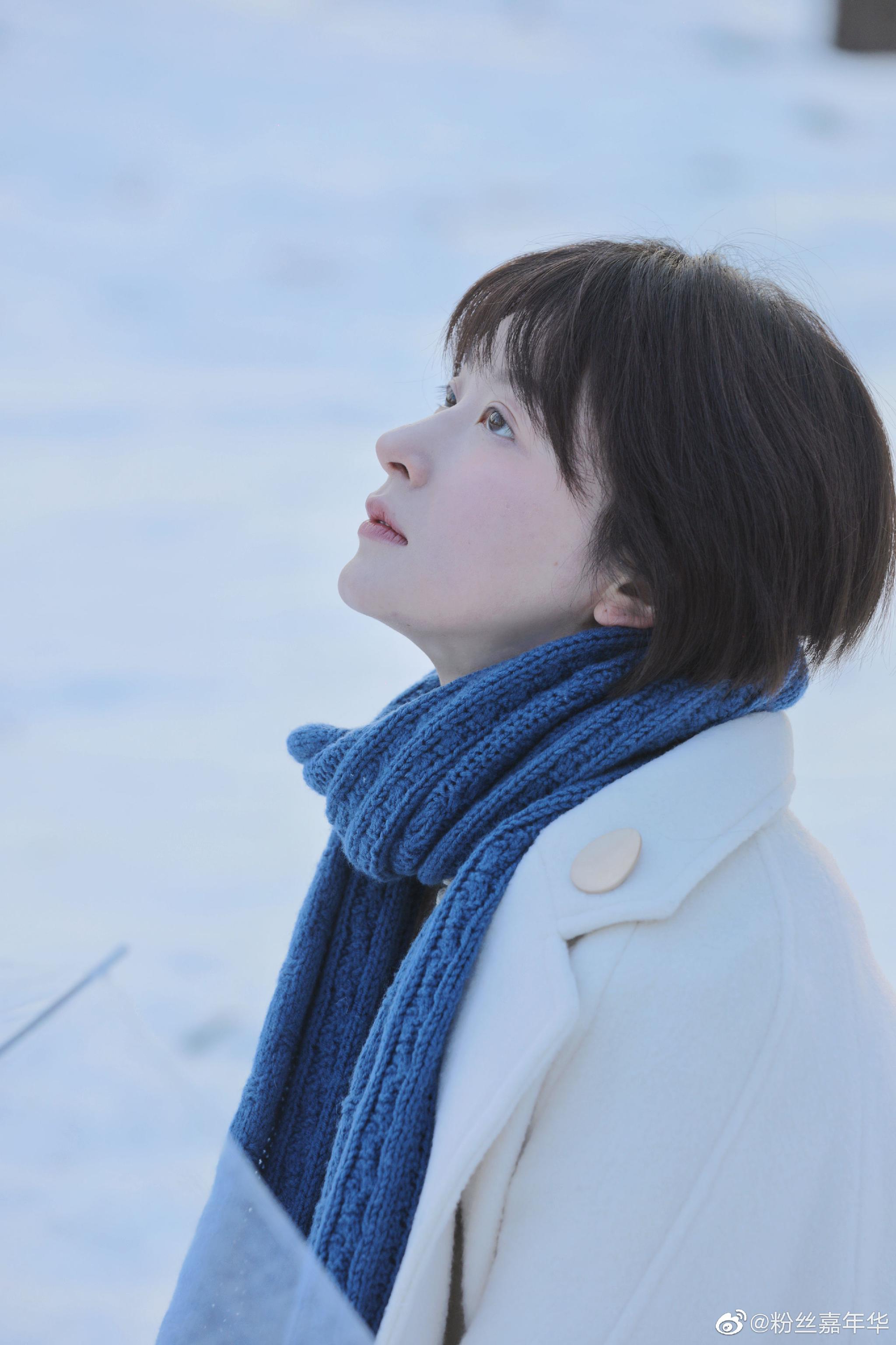 今日,演员@李萌萌-萌萌 微博发布一组雪景电影胶片感写真……|胶片