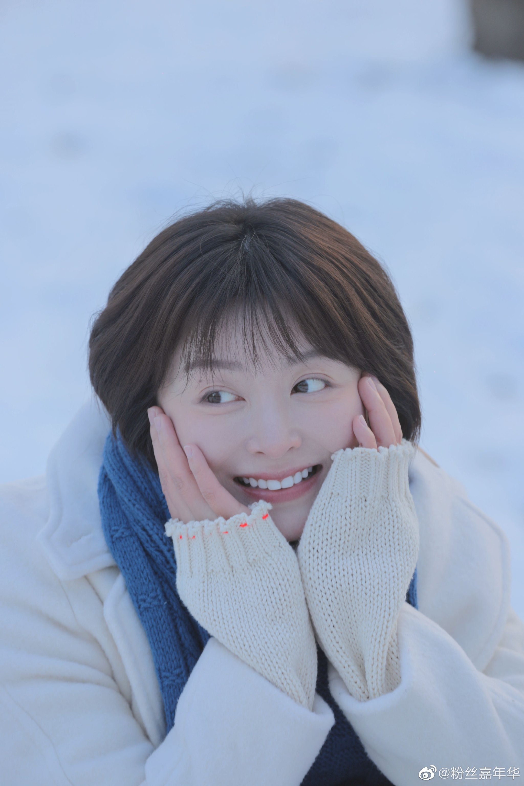 今日,演员@李萌萌-萌萌 微博发布一组雪景电影胶片感写真……|胶片