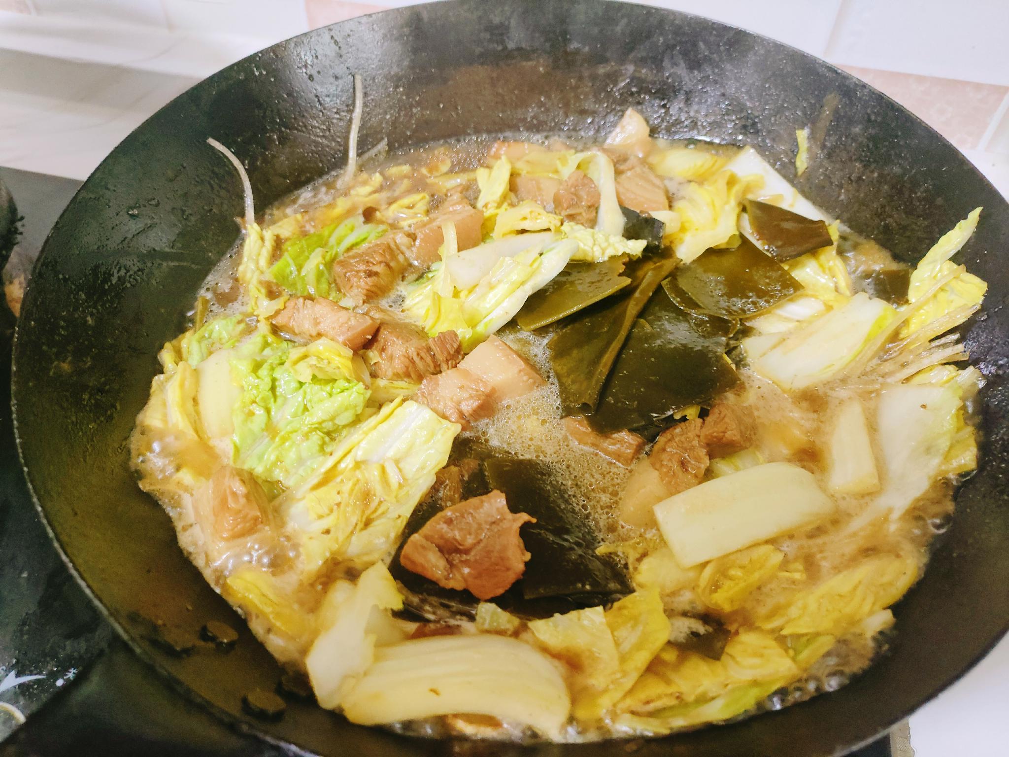 香喷喷的【大白菜猪肉海带炖粉条】做好了,宝