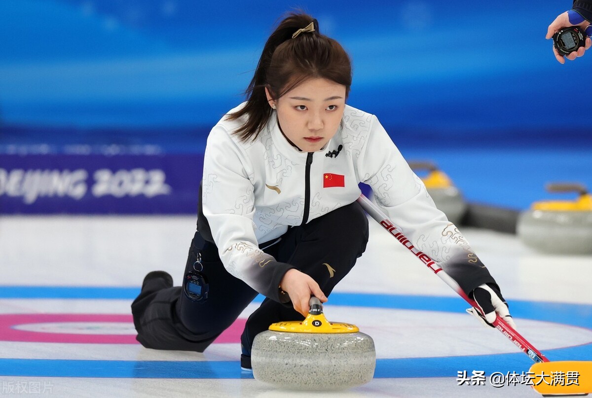 中国女子冰壶队王丽娜图片