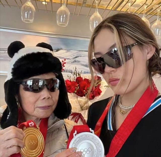 决赛吃什么？谷爱凌已有答案，晒出和姥姥酷酷合照，剑指第二金休闲区蓝鸢梦想 - Www.slyday.coM