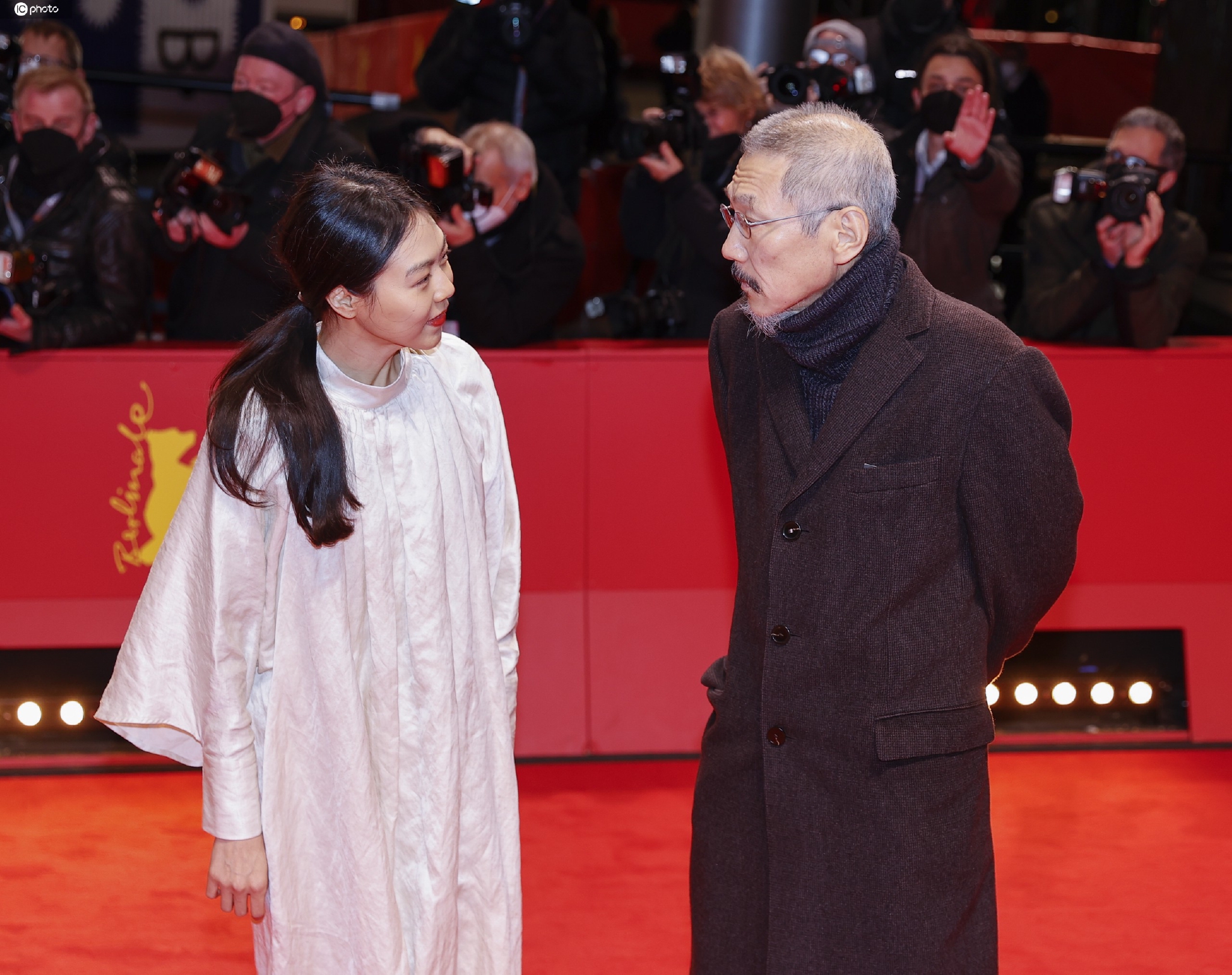 第72届柏林电影节获奖名单公布洪尚秀与女友金敏喜颁奖礼秀恩爱