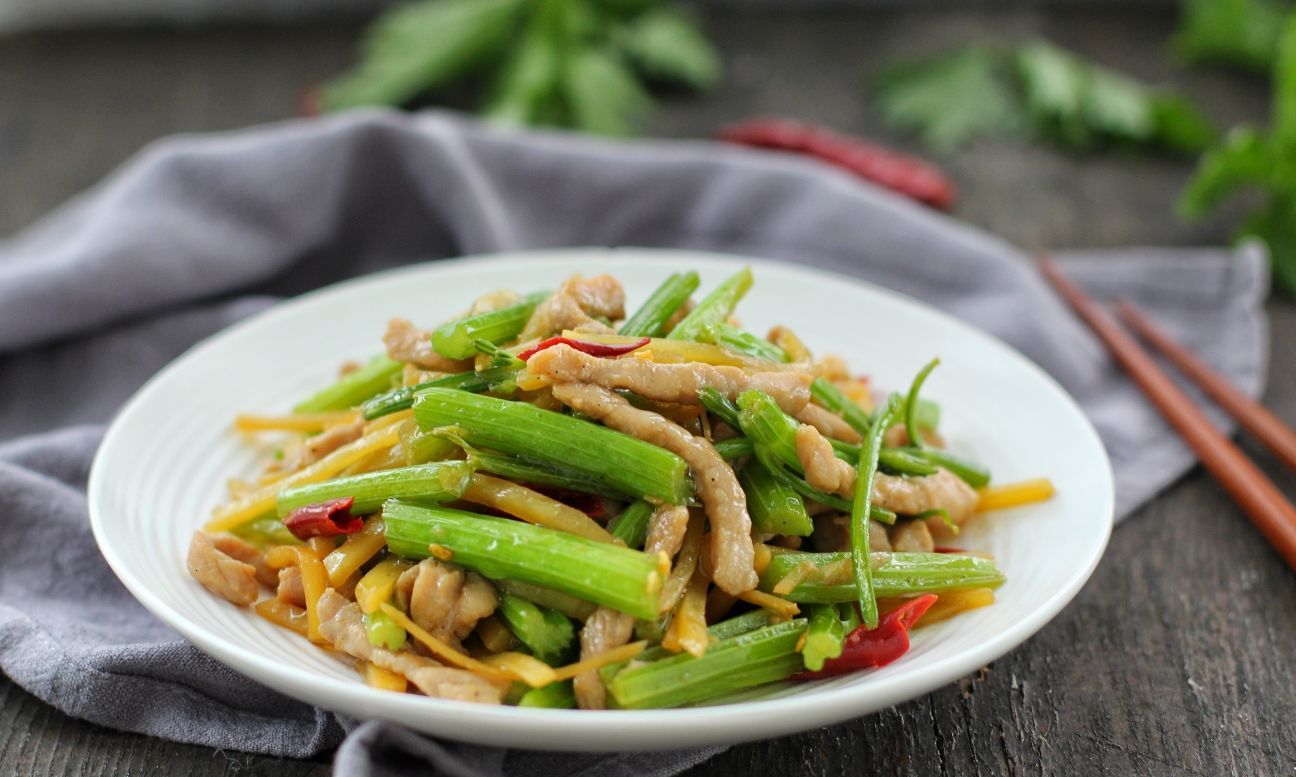 教你营养好吃的芹菜肉丝炒土豆,解馋下饭超过瘾|肉丝|芹菜|炒土豆