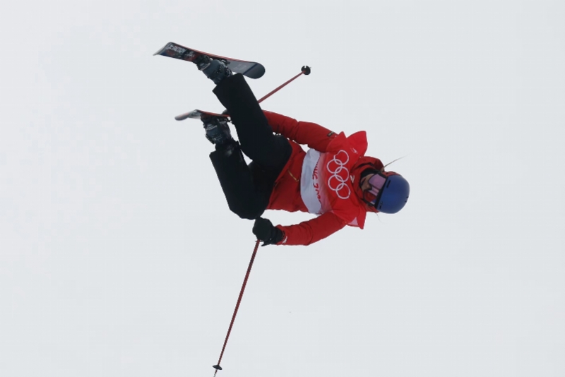 中国队选手谷爱凌两轮轻取超高分,绝对优势晋级U型池决赛休闲区蓝鸢梦想 - Www.slyday.coM 中国队选手谷爱凌两轮轻取超高分,绝对优势晋级U型池决赛休闲区蓝鸢梦想 - Www.slyday.coM