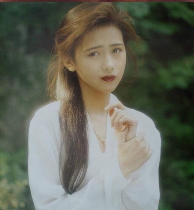 看了工藤静香80年代的穿搭,突然明白:时尚是个轮回,也不分年龄|大美人