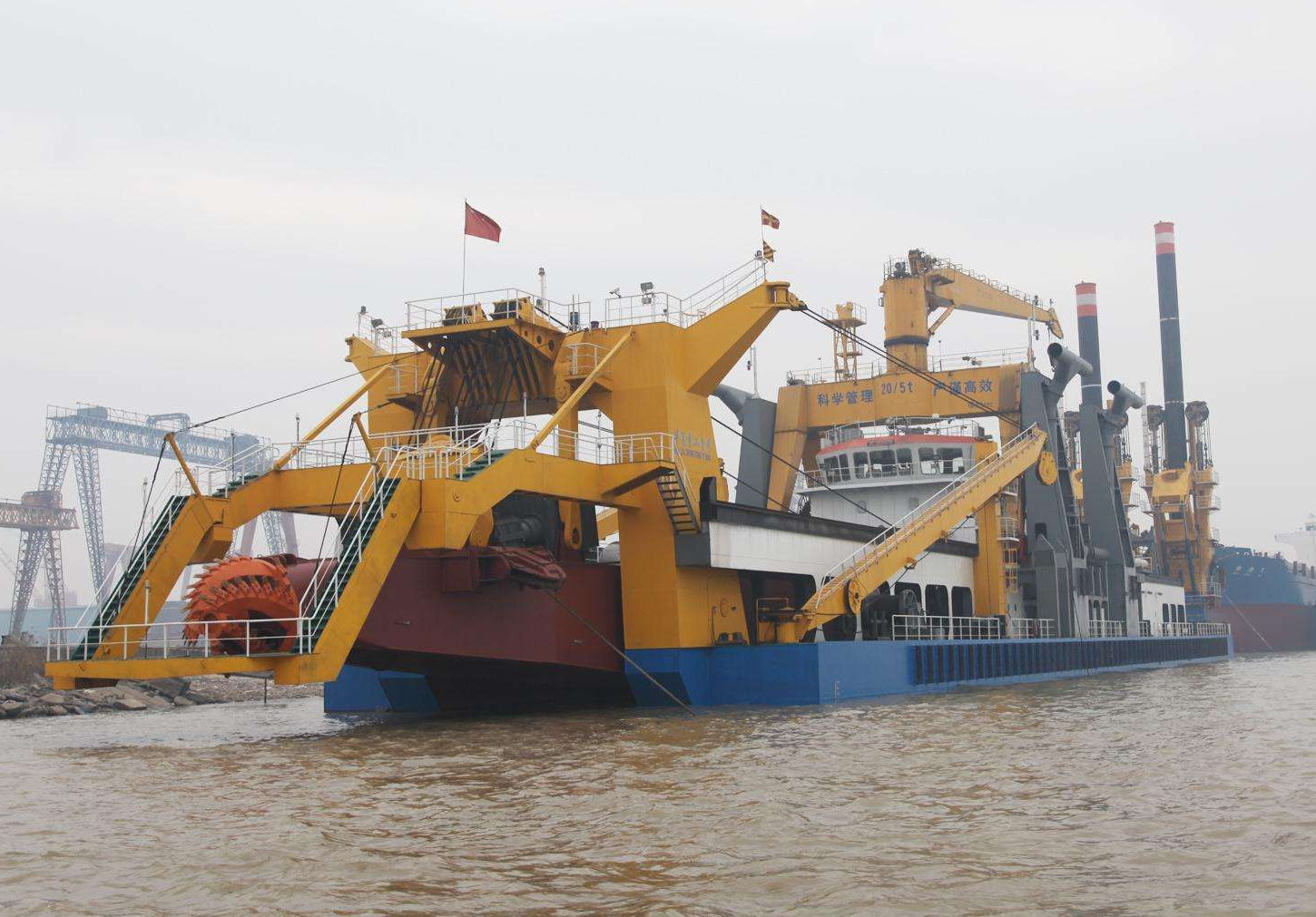 中国研发的填海神器一艘价值4吨黄金造一座岛仅仅需要1周