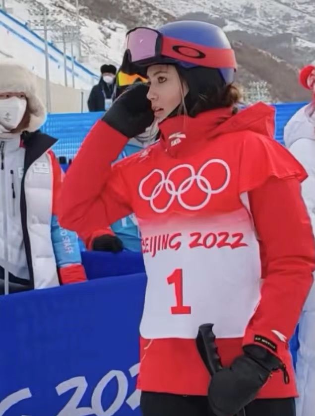 谷爱凌找不到妈妈慌了，四处询问，打10个电话没通：不知道在干啥休闲区蓝鸢梦想 - Www.slyday.coM