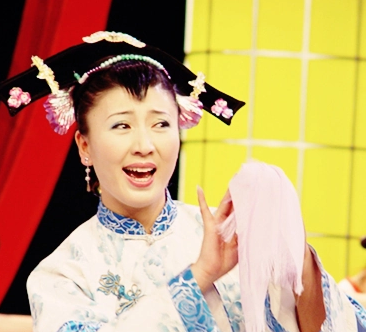 29岁的闫学晶在首届"赵本山杯"二人转大奖赛上,闫学晶参演的二人转