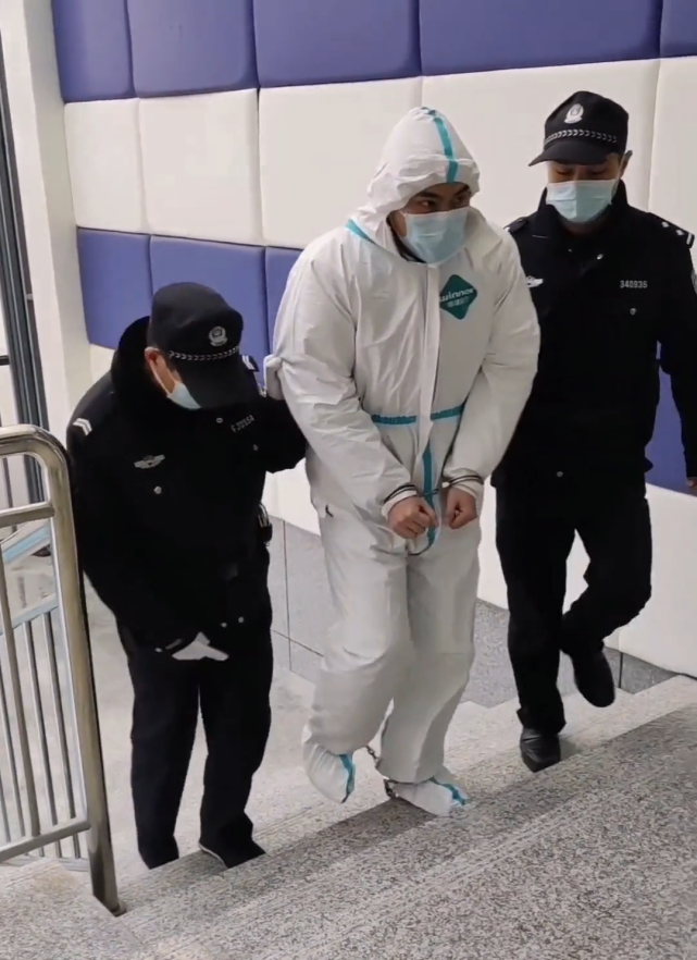 国内男歌手涉电信诈骗被捕,现场画面曝光,众多艺人躺枪休闲区蓝鸢梦想 - Www.slyday.coM 国内男歌手涉电信诈骗被捕,现场画面曝光,众多艺人躺枪休闲区蓝鸢梦想 - Www.slyday.coM