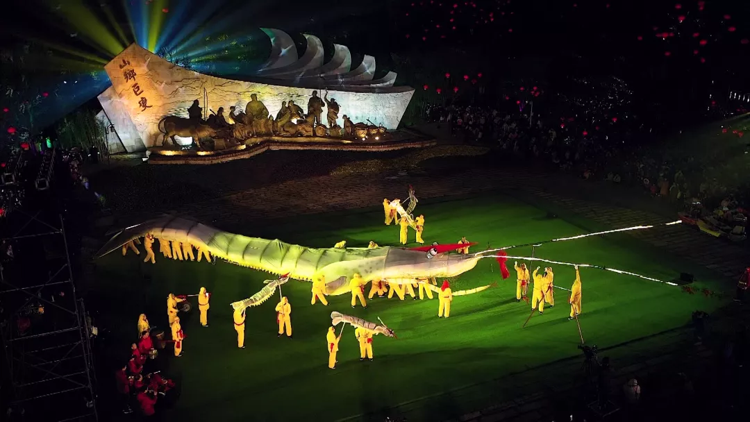 "虾子起拱"是湖南益阳特有的春节民俗文化活动,由资江两岸渔民舞虾舞