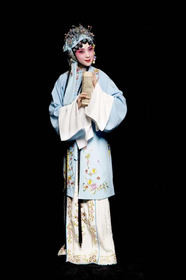 杨崑版杜丽娘也太美了！来，跟着这位昆曲顶级花旦，学一学美人执扇休闲区蓝鸢梦想 - Www.slyday.coM