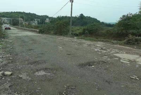 湖南湘潭：下大力气督促整改路面损毁难题