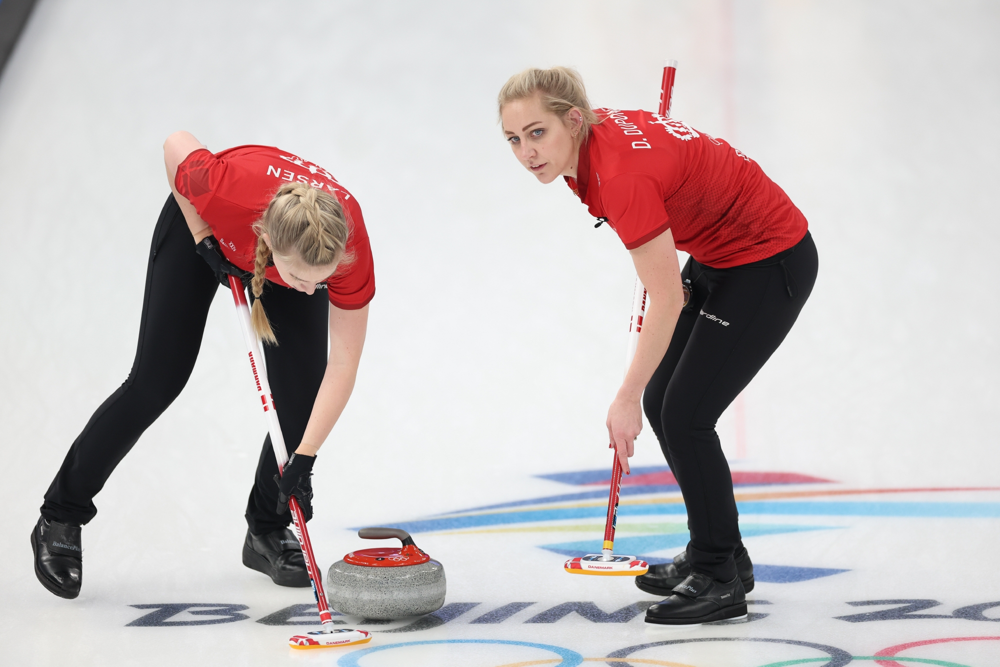 冰壶——女子循环赛:加拿大队胜丹麦队|丹麦队|加拿大|循环赛_新浪