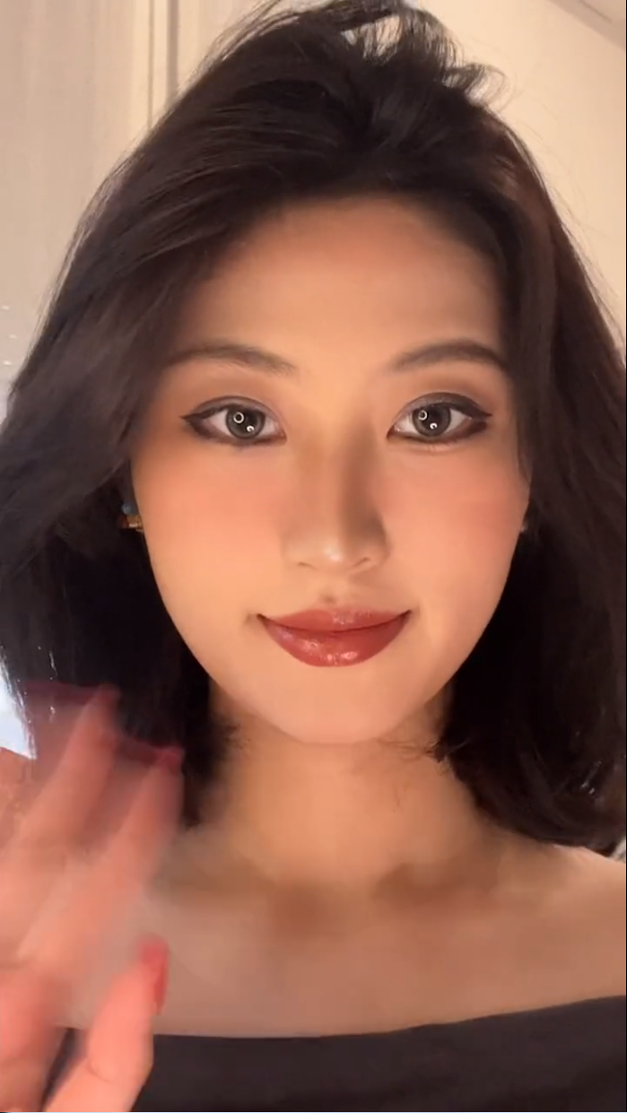 白富美长相却是个铁憨憨,偏偏还被封了个"蠢欲风"扛把子|周锡京
