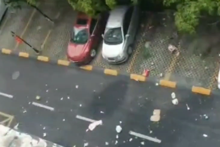 成都女子连续高空抛物近两小时：锅碗瓢盆都往下扔 致小区多辆汽车受损休闲区蓝鸢梦想 - Www.slyday.coM