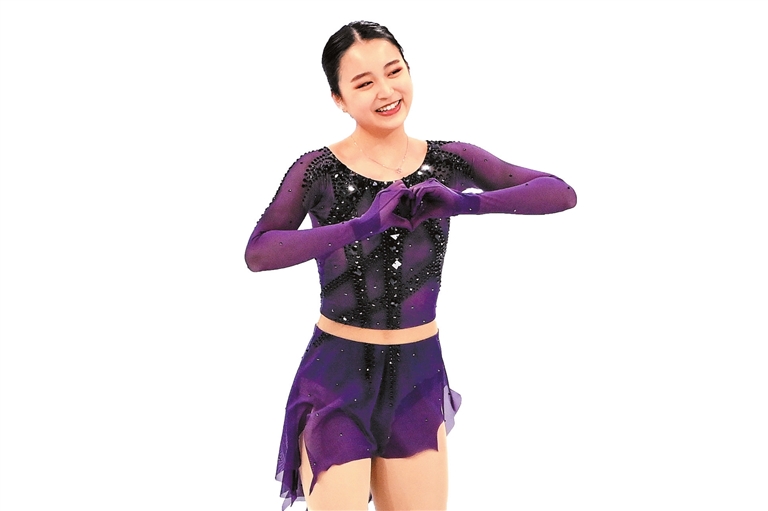 花滑女孩朱易露出久违笑容