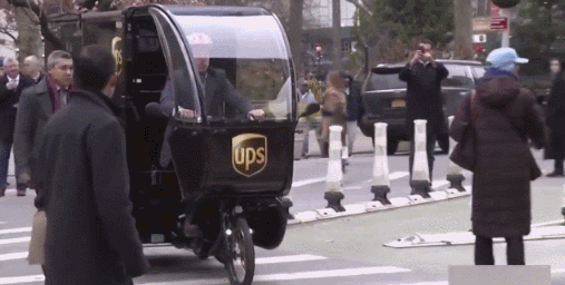 UPS的电动车 截图自CBS 下同 