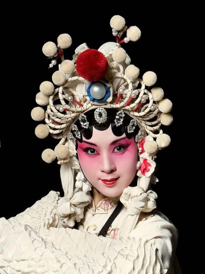 杨崑版杜丽娘也太美了！来，跟着这位昆曲顶级花旦，学一学美人执扇休闲区蓝鸢梦想 - Www.slyday.coM