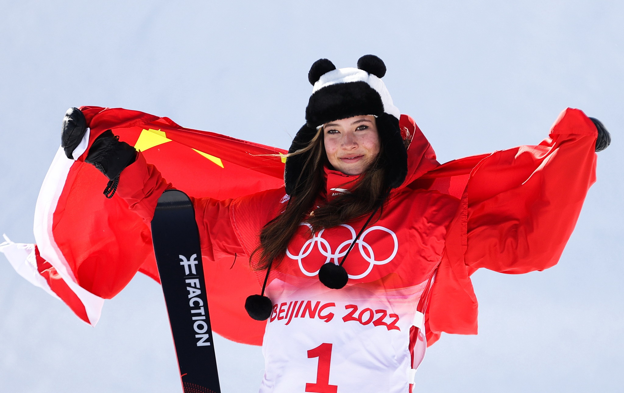 美图混血美女谷爱凌获得冬奥会自由式滑雪女子u型池项目金牌