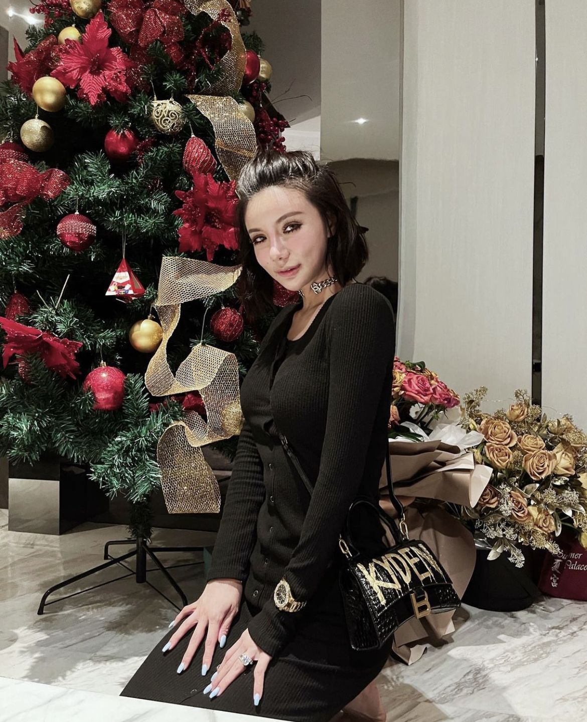 何猷君前女友办豪华过大礼仪式金器彩礼堆满豪宅二婚依旧高调