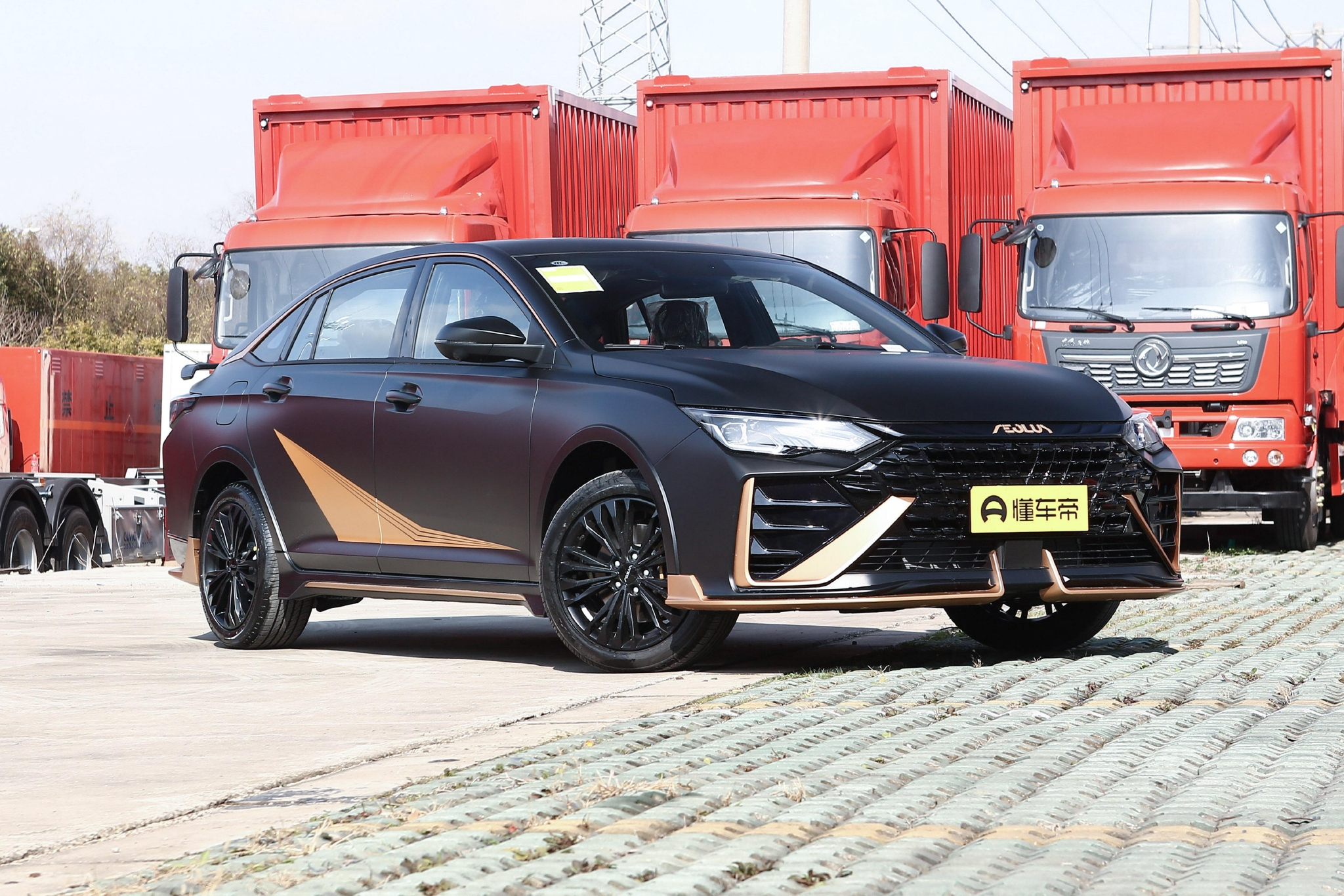 风神奕炫max暗夜版黑金运动战斗外观百公里加速681心动吗