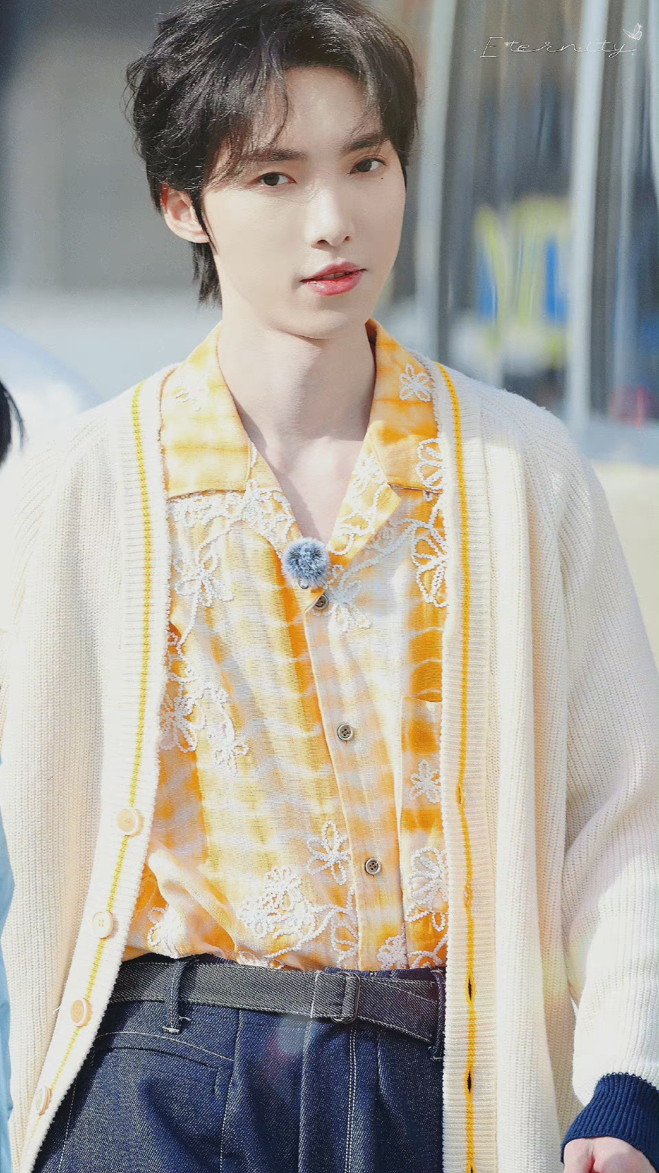 赵磊上班饭拍 黄色印花衬衫,元气可爱,春意满满……|印花|赵磊_新浪