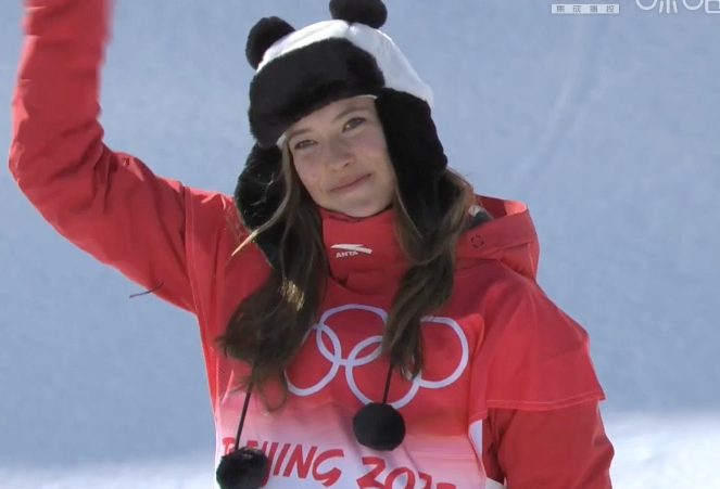 谷爱凌预决赛5跳任何一次成绩都夺金 戴熊猫帽领奖堪称冰墩墩本墩休闲区蓝鸢梦想 - Www.slyday.coM 谷爱凌预决赛5跳任何一次成绩都夺金 戴熊猫帽领奖堪称冰墩墩本墩休闲区蓝鸢梦想 - Www.slyday.coM