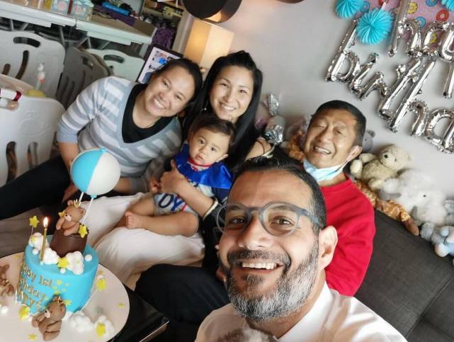 郑佩佩女儿原子鏸晒一家三口温馨全家福为儿子庆祝1岁生日|原子鏸|郑