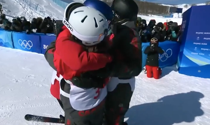 谷爱凌预决赛5跳任何一次成绩都夺金 戴熊猫帽领奖堪称冰墩墩本墩休闲区蓝鸢梦想 - Www.slyday.coM 谷爱凌预决赛5跳任何一次成绩都夺金 戴熊猫帽领奖堪称冰墩墩本墩休闲区蓝鸢梦想 - Www.slyday.coM