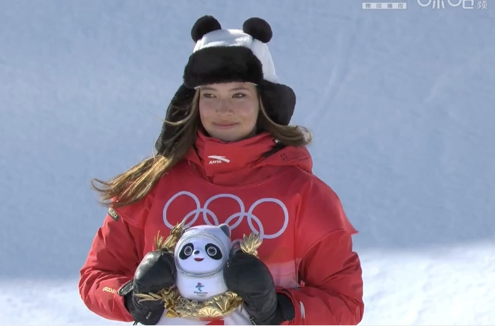 谷爱凌预决赛5跳任何一次成绩都夺金 戴熊猫帽领奖堪称冰墩墩本墩休闲区蓝鸢梦想 - Www.slyday.coM 谷爱凌预决赛5跳任何一次成绩都夺金 戴熊猫帽领奖堪称冰墩墩本墩休闲区蓝鸢梦想 - Www.slyday.coM