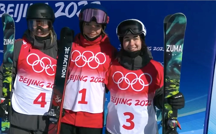 谷爱凌预决赛5跳任何一次成绩都夺金 戴熊猫帽领奖堪称冰墩墩本墩休闲区蓝鸢梦想 - Www.slyday.coM 谷爱凌预决赛5跳任何一次成绩都夺金 戴熊猫帽领奖堪称冰墩墩本墩休闲区蓝鸢梦想 - Www.slyday.coM