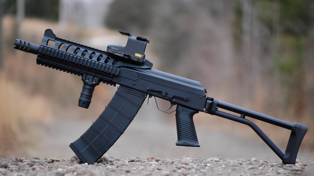 saiga12霰弹枪它以ak突击步枪为基础研制的一种战斗霰弹枪