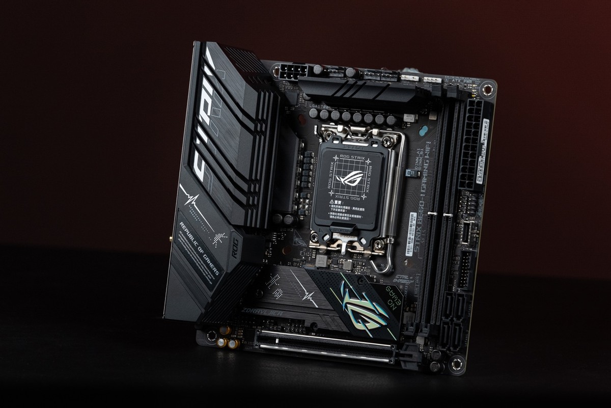 并板载1个第二代可编程argb灯效接针,与其他兼容华硕aura sync的硬件