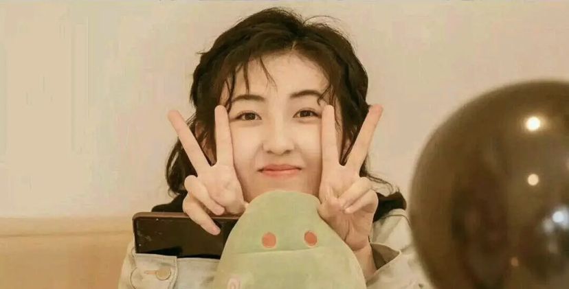 全网都在等他们回应恋情，焉栩嘉现身机场被追问，怒怼媒体闪开休闲区蓝鸢梦想 - Www.slyday.coM