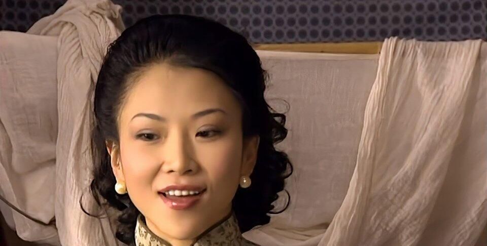 《七十二家房客》中的"韩师奶"董潼的近照,观众呼唤她回归剧组|七十二