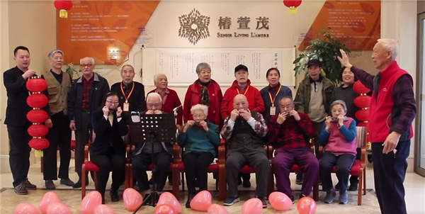 椿萱茂“椿晚”幕后：平均86岁耄耋老人口琴合唱《月亮代表我的心》休闲区蓝鸢梦想 - Www.slyday.coM